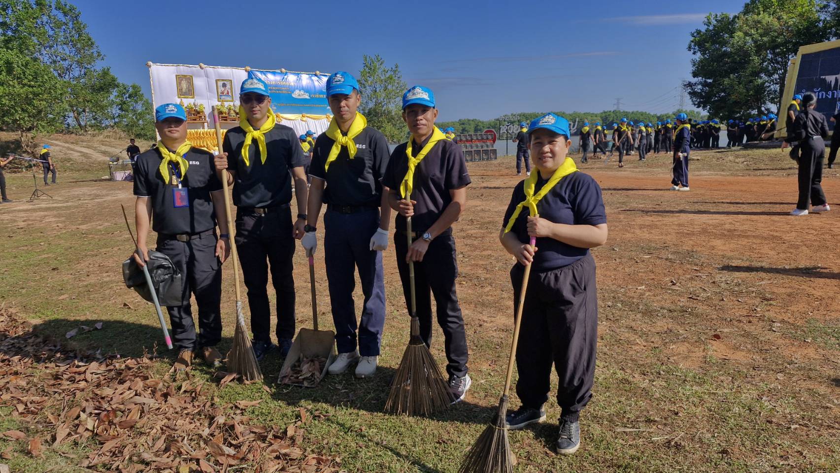 @ พช.คำชะอี จังหวัดมุกดาหาร ร่วมโครงการจิตอาสาหน่วยพระราชทานและประชาชนจิตอาสา เราทำความดีด้วยหัวใจ ณ บริเวณอ่างเก็บน้ำห้วยคันแท บ้านศรีมงคล หมู่ที่ 8 ตำบลคำชะอี