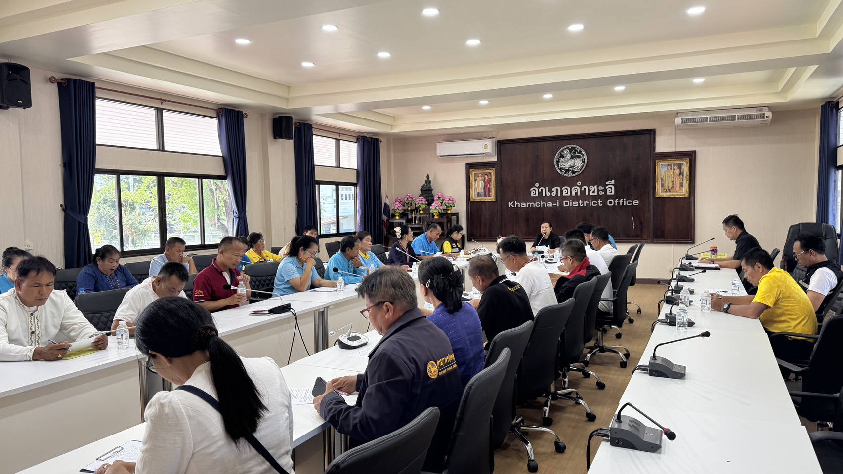 @ พช.คำชะอี จังหวัดมุกดาหาร “เดินเครื่องเพิ่มประสิทธิภาพคณะกรรมการเครือข่ายกองทุนแม่ของแผ่นดินอำเภอคำชะอี” ยกระดับการป้องกันและแก้ไขปัญหายาเสพติด ของหมู่บ้านป้องกันและแก้ไขปัญหายาเสพติด เน้นย้ำขับเคลื่อนกิจกรรมการป้องกันและแก้ไขปัญหายาเสพติดอย่างน้อย 3 กิจกรรมใน 17 กิจกรรม และมีการประเมินศักยภาพหมู่บ้านป้องกันและแก้ไขปัญหายาเสพติด ตามเกณฑ์ 12 ข้อ ปปส. พร้อมคัดเลือกประธานเครือข่ายฯ ซึ่งมีวาระการดำรงตำแหน่ง 2 ปี