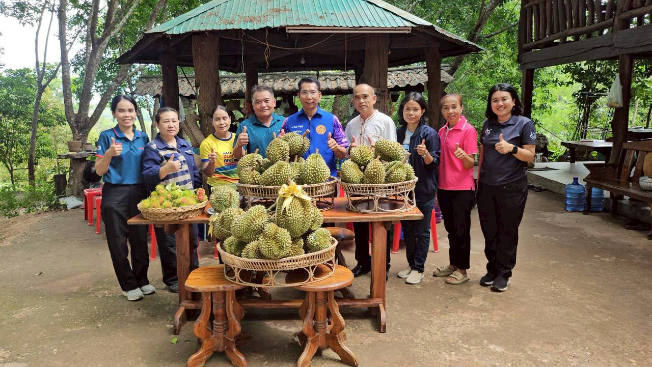 @ พช.คำชะอี จังหวัดมุกดาหาร “เข้าร่วมกิจกรรม“นายอำเภอพาเที่ยว”  "ชูอัตลักษณ์ สร้างรายได้ เที่ยวปลอดภัย มั่นใจทุกอำเภอ ณ สวนพอเพียงคุณครูสุเทพ บ้านแก้งช้างเนียม ตำบลคำชะอี อำเภอคำชะอี