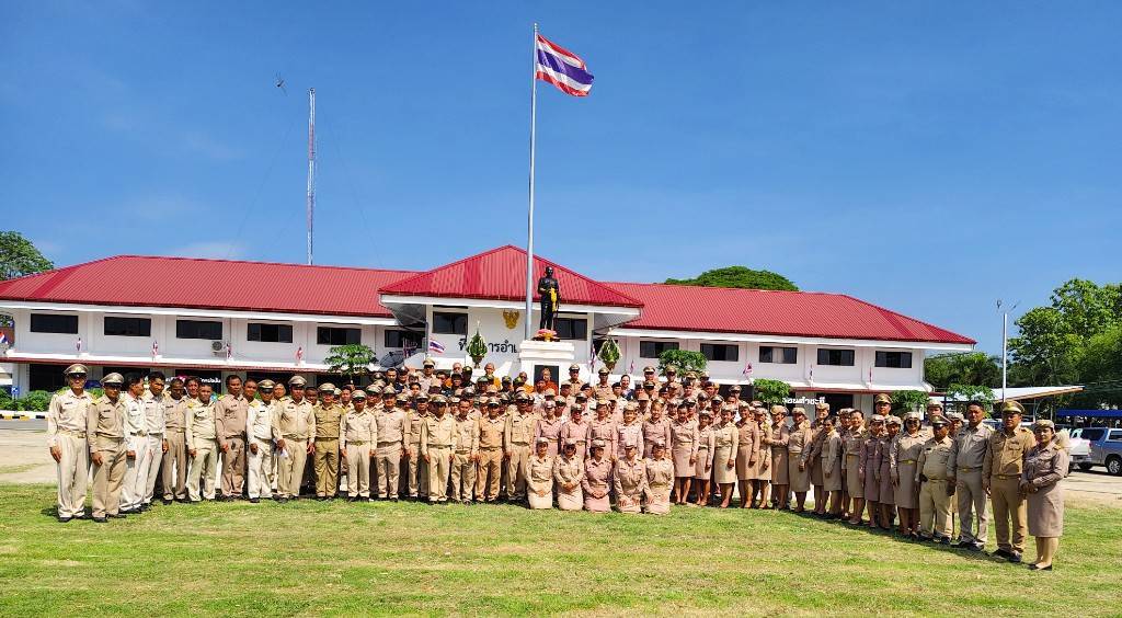@ พช.คำชะอี จังหวัดมุกดาหาร “ร่วมพิธีอัญเชิญพระบรมราชานุสาวรีย์พระบาทสมเด็จพระจุลจอมเกล้า เจ้าอยู่หัว (รัชกาล ที่ 5 ) ขึ้นบนแท่น”  