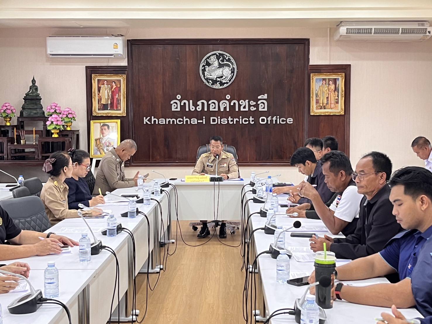 @ พช.คำชะอี จังหวัดมุกดาหาร ร่วมการประชุมหัวหน้าส่วนราชการระดับอำเภอ ผู้บริหารองค์กรปกครองส่วนท้องถิ่น ผู้บริหารสถานศึกษา กำนัน หน่วยงานรัฐวิสาหกิจ ฯลฯ